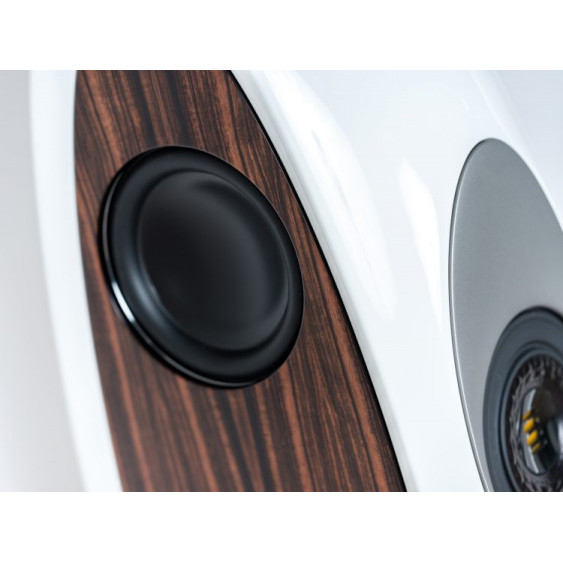 ELAC Concentro High-End garso kolonėlės. Kaina už 1vnt.